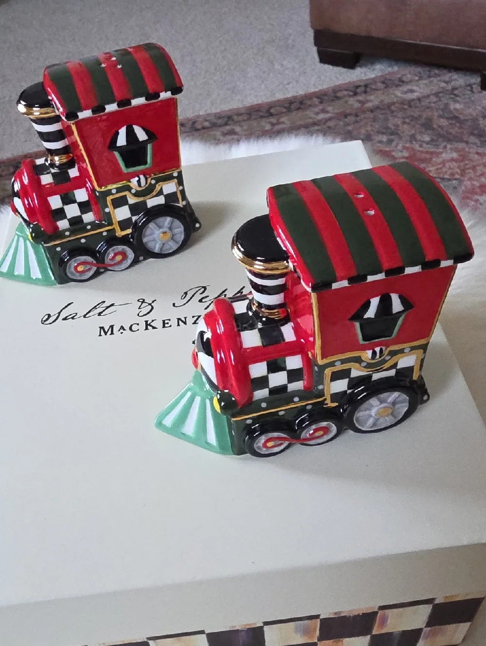 Adorable NWT IOB MacKenzie-Childs Christmas Train Salt & Pepper Set 💚🎄🎅🚄❤️